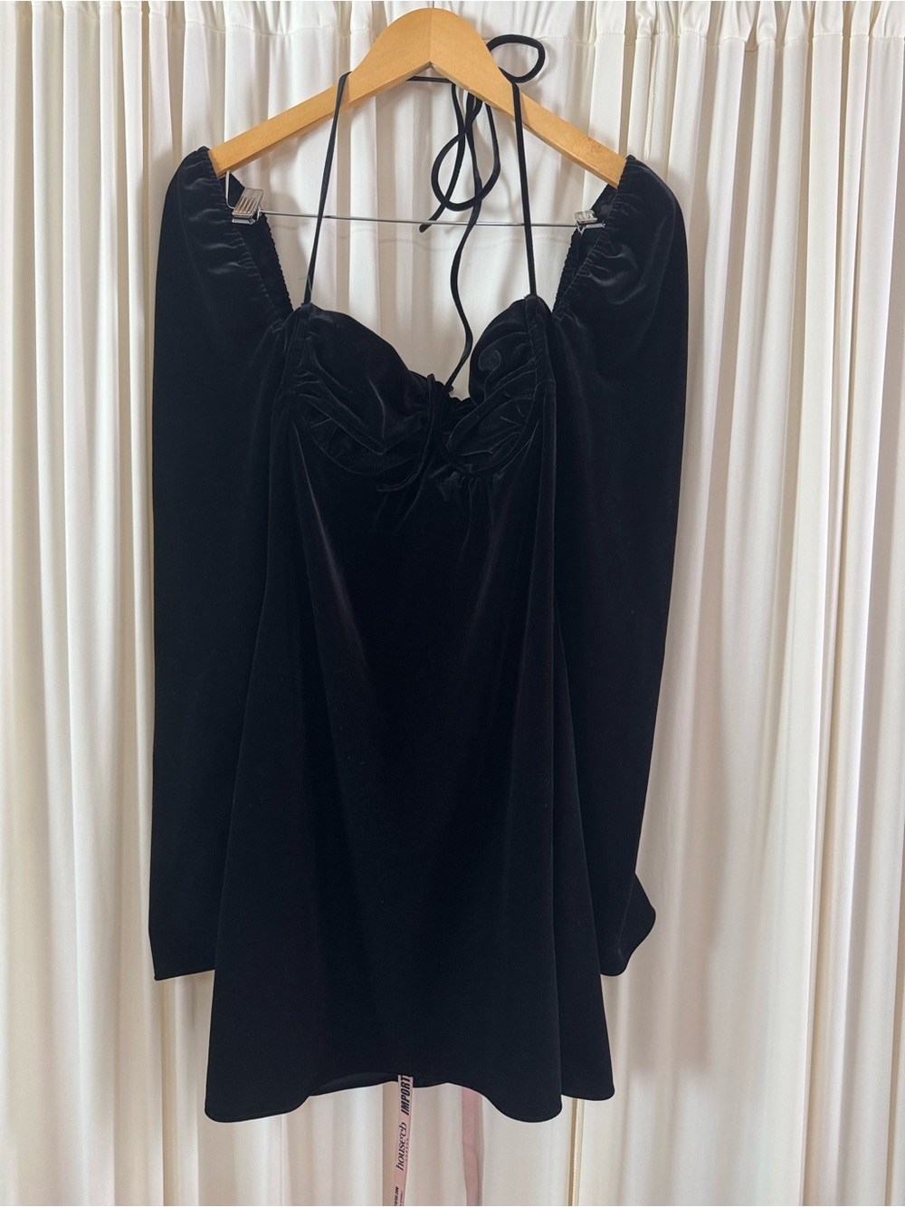 House of CB Black Velvet Halter Long-Sleeve Mini Dress Sweetheart Neckline Flare - Picture 5 of 13